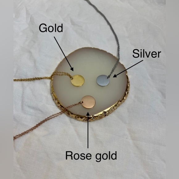 Dainty Gold stainless steel engraved Flower on‎ delicate Chain necklace - Picture 9 of 13